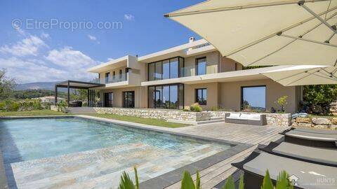 Maison à ROQUEFORT-LES-PINS