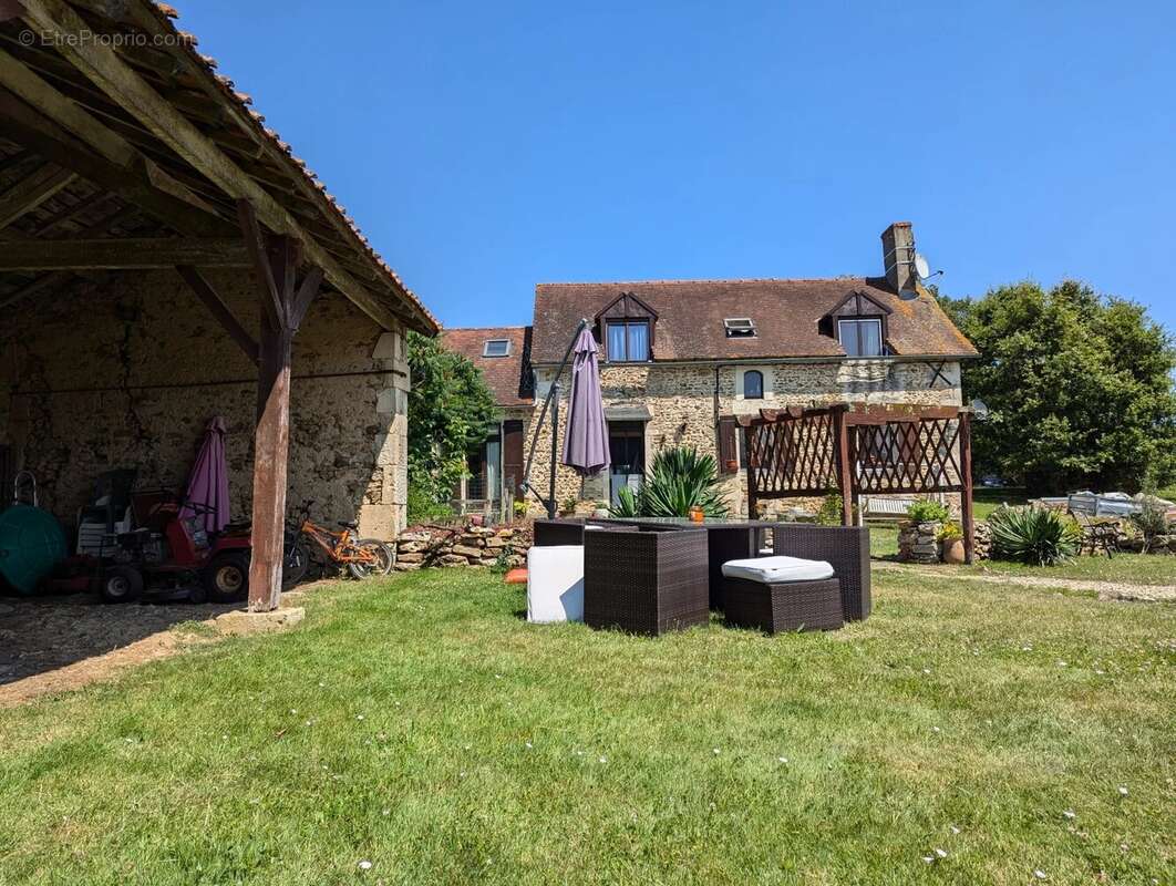 Belle propriété de caractère avec une maison pour les invités et un lac de pêche exceptionnel - photo 17
