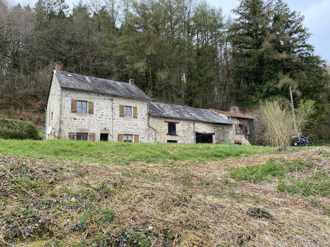 Maison à EYMOUTIERS