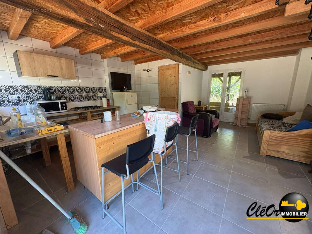 Maison 140 m² à Montpont-En-Bresse  - photo 2