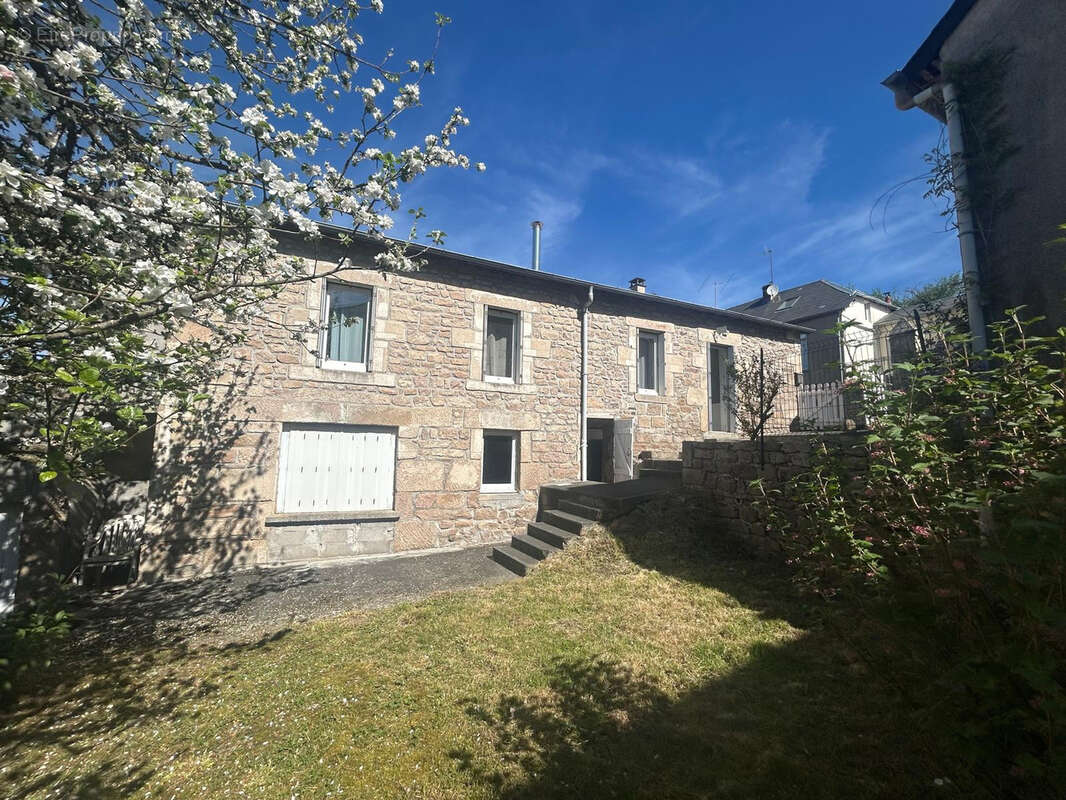 Maison à PEYRELEVADE