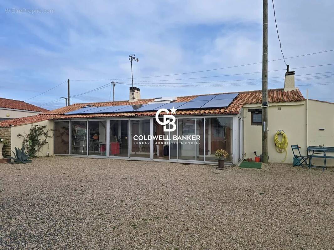 Maison à CHAMPAGNE-LES-MARAIS