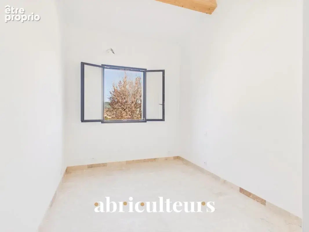 Maison T4 avec parking — Centre du village et vue Chaîne des Costes - Lambesc (13410) - photo 9