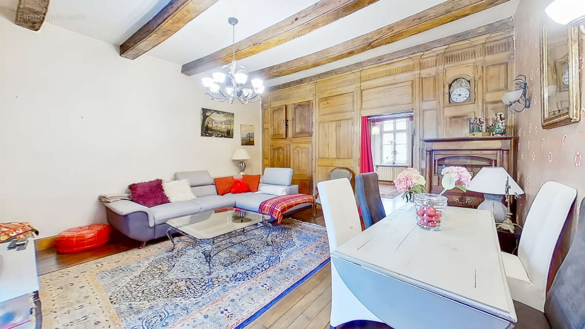 Maison à VIVIERS-SUR-CHIERS