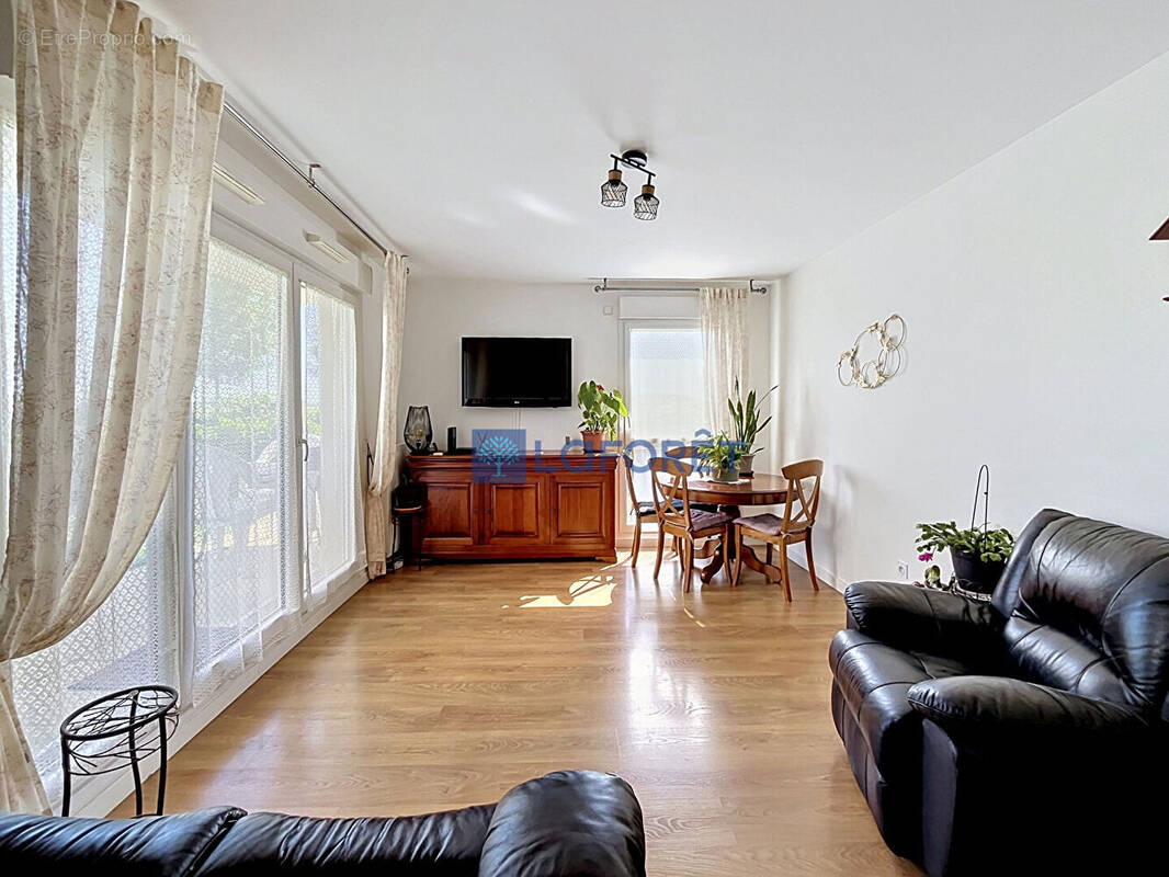 Appartement à SAINT-PIERRE-DU-PERRAY