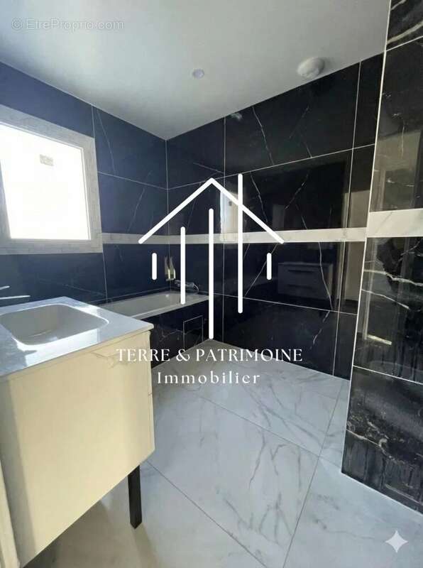 Maison à LACHAPELLE-SOUS-AUBENAS