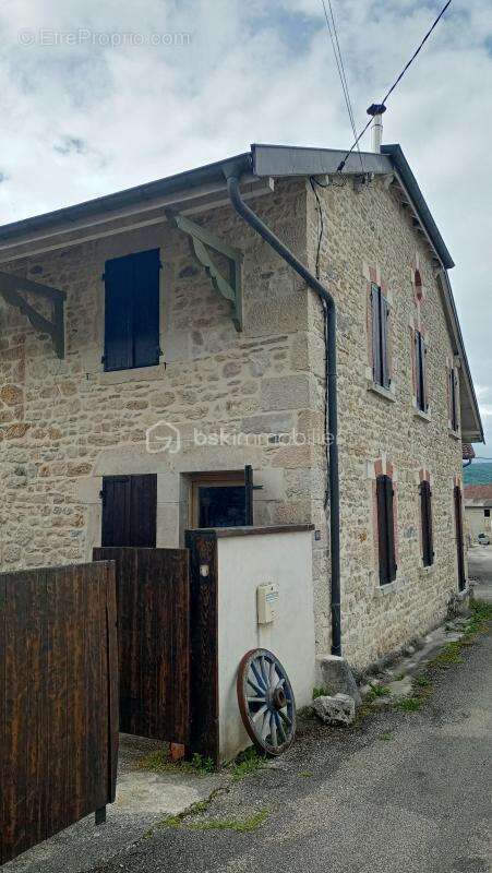 Maison à VIRIEU-LE-GRAND