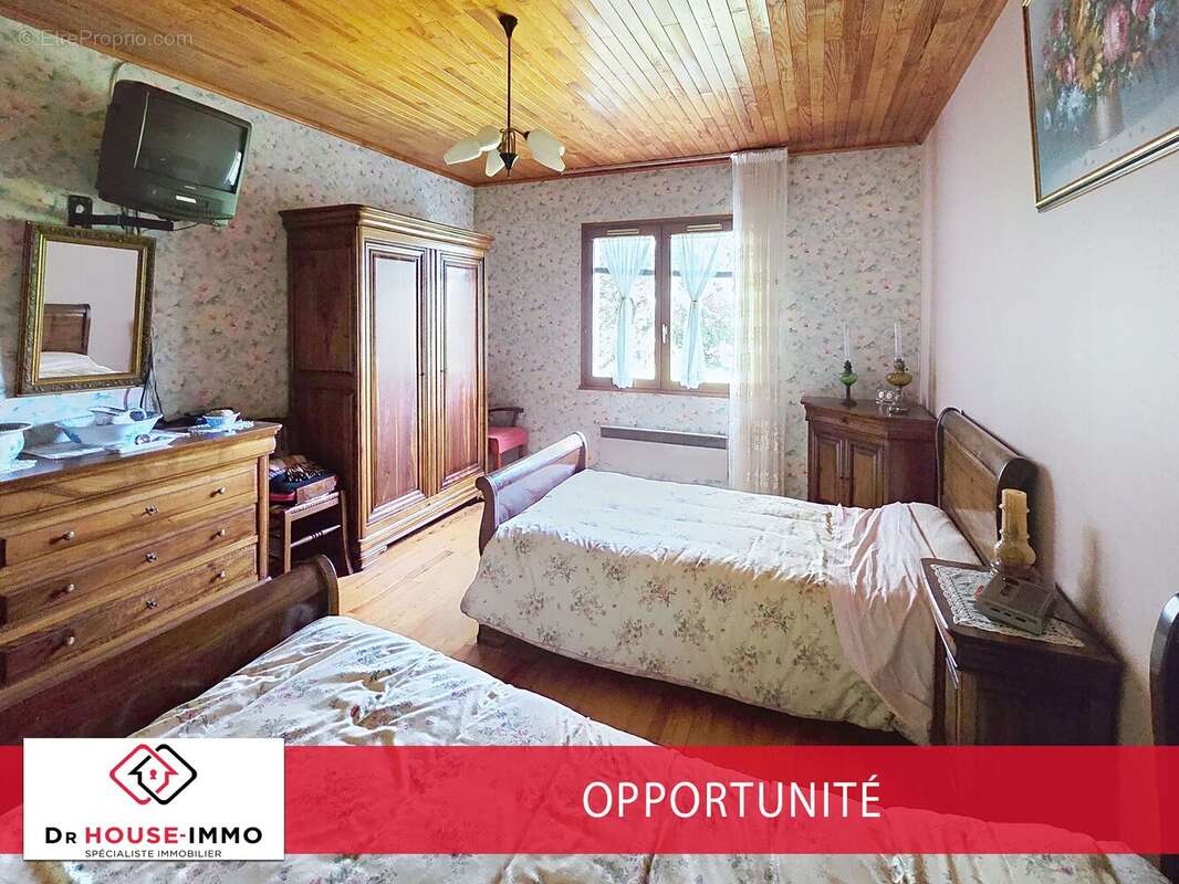 Maison 200 m² à Saint-Genis-Laval  - photo 13