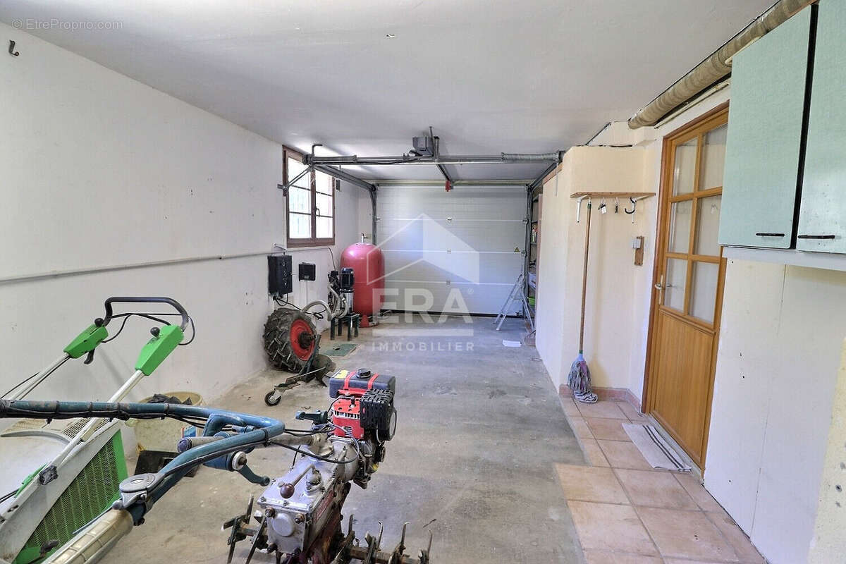 Maison à ENTRAIGUES-SUR-LA-SORGUE