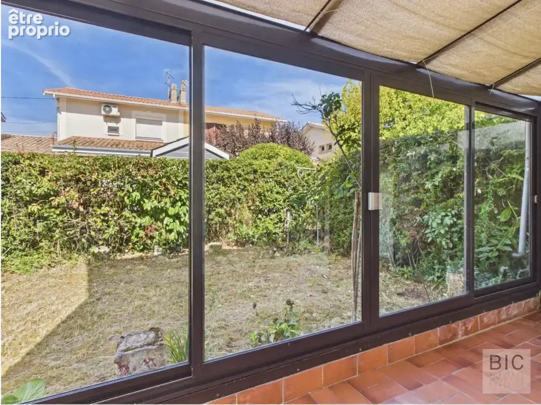 A vendre maison à rafraîchir avec garage, véranda et jardin - photo 6