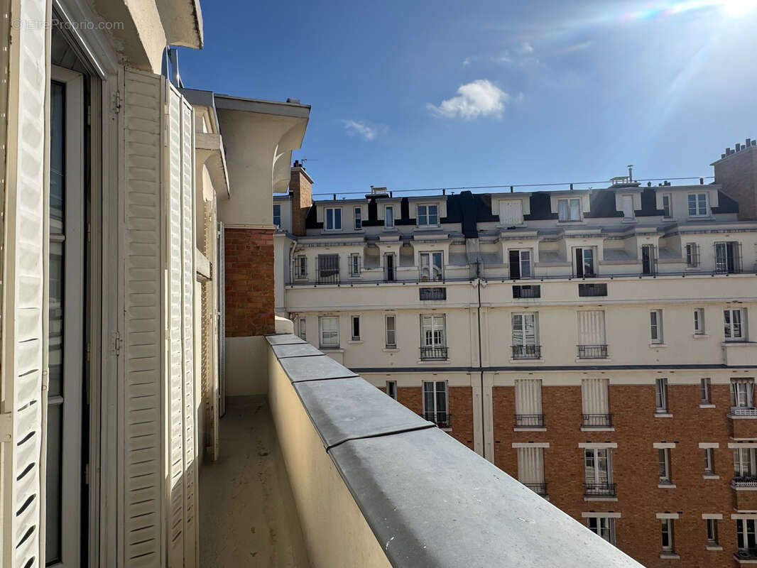 Appartement à COURBEVOIE