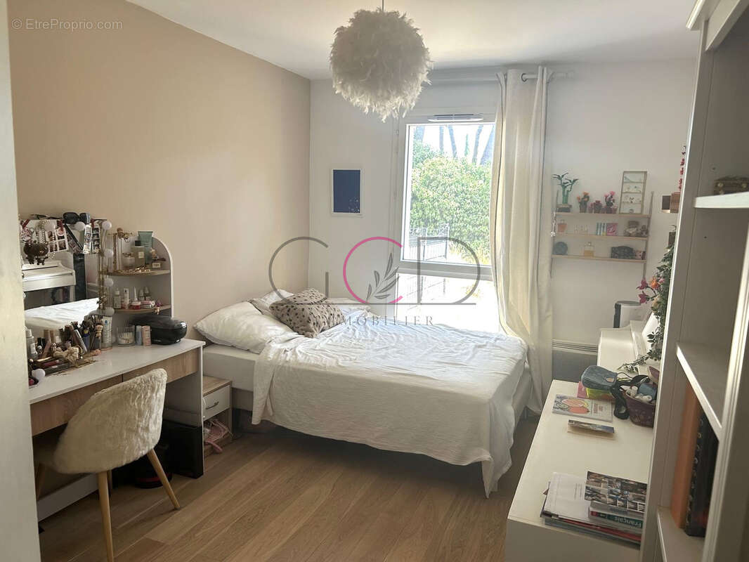 appartement T: 4 de  100 M2 vue dégagé - photo 9
