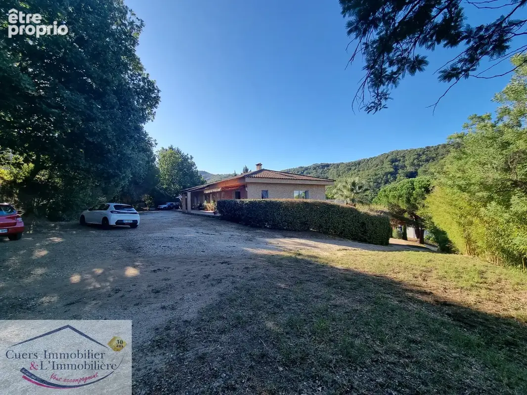 Collobrieres grande propriete de 3 logements avec piscine et garages - photo 12