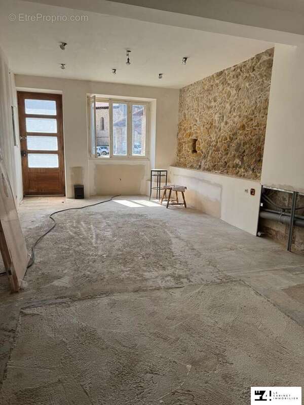 Maison à MONTBRUN-BOCAGE