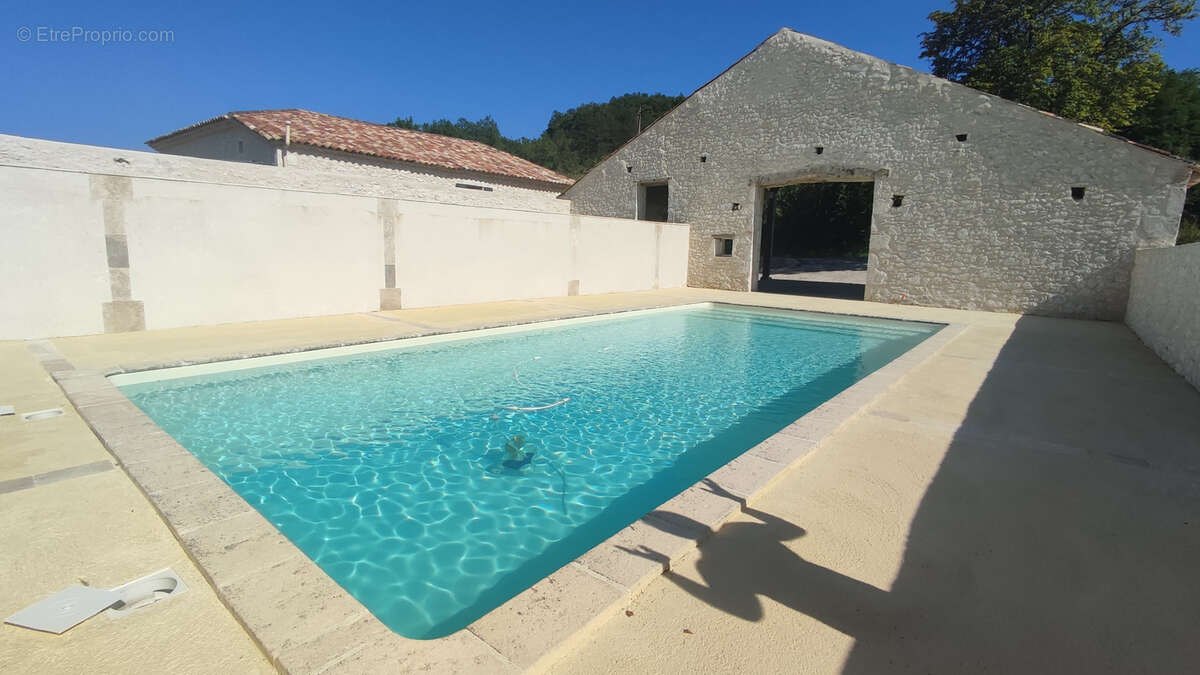 Maison à MONTAIGU-DE-QUERCY