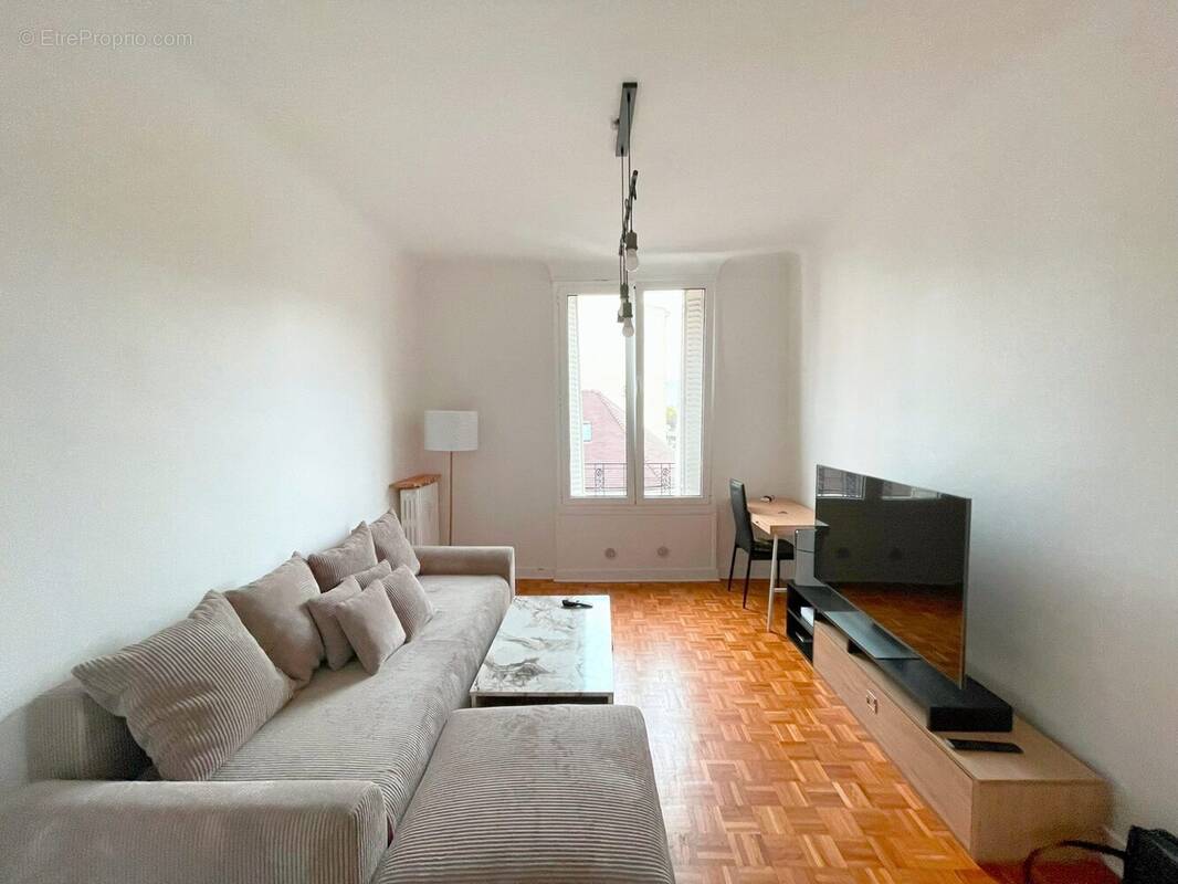 Appartement à COURBEVOIE