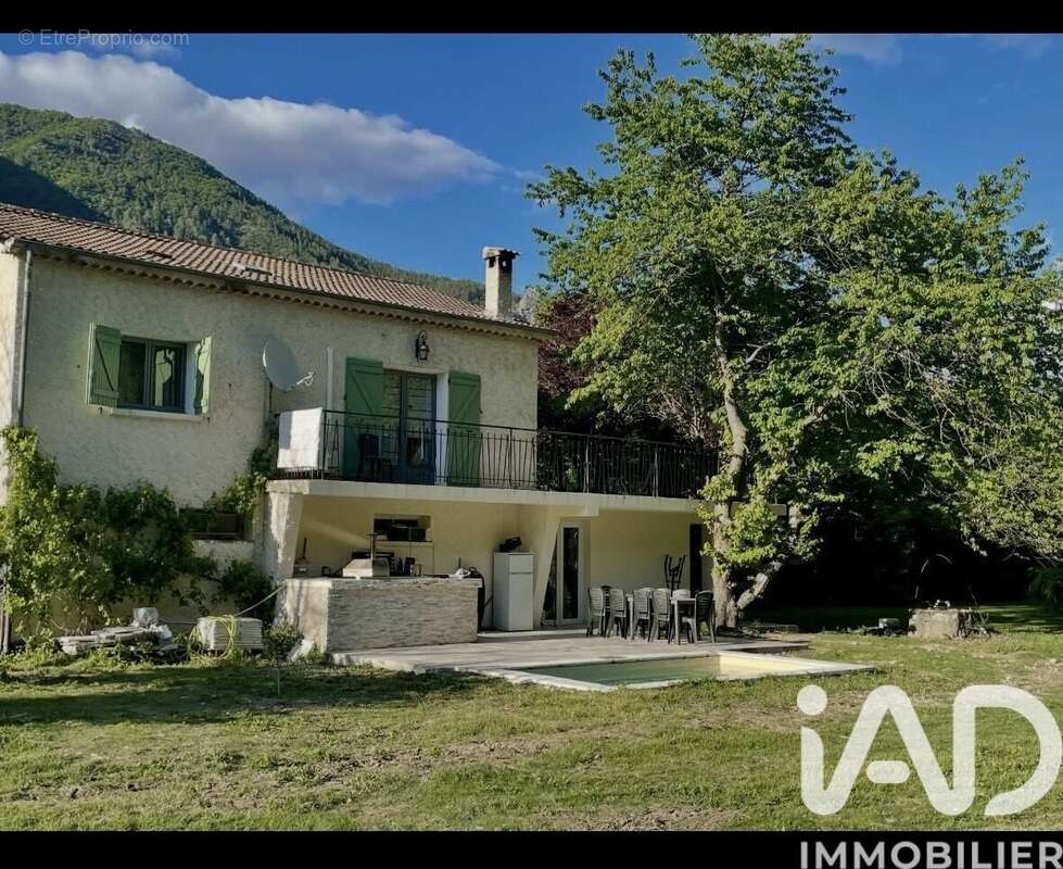 Photo 2 - Maison à ENTREVAUX