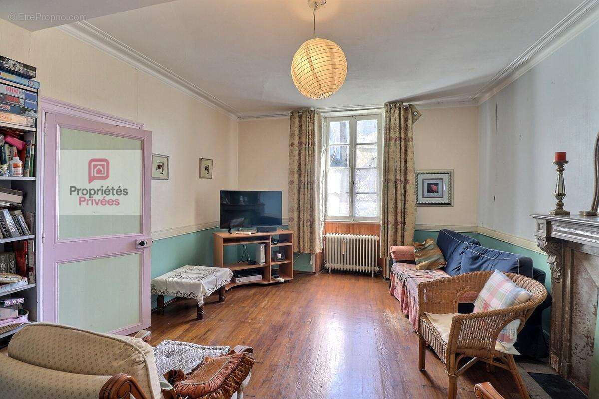 Grande maison de bourg de 193 m2 - 1 logement indépendant avec nombreuses et grandes dépendances - photo 4