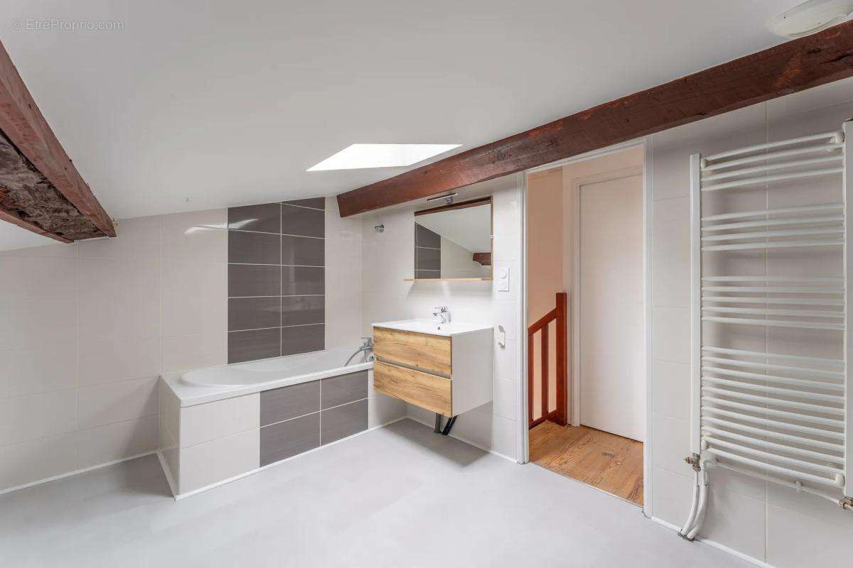 Maison à AMBARES-ET-LAGRAVE