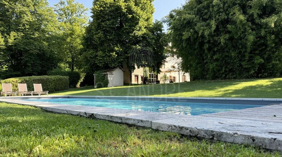 Maison à CHARNECLES