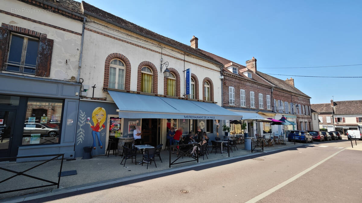 Commerce à VILLENEUVE-SUR-YONNE