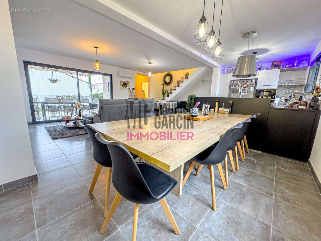 Maison à LAUDUN-L'ARDOISE