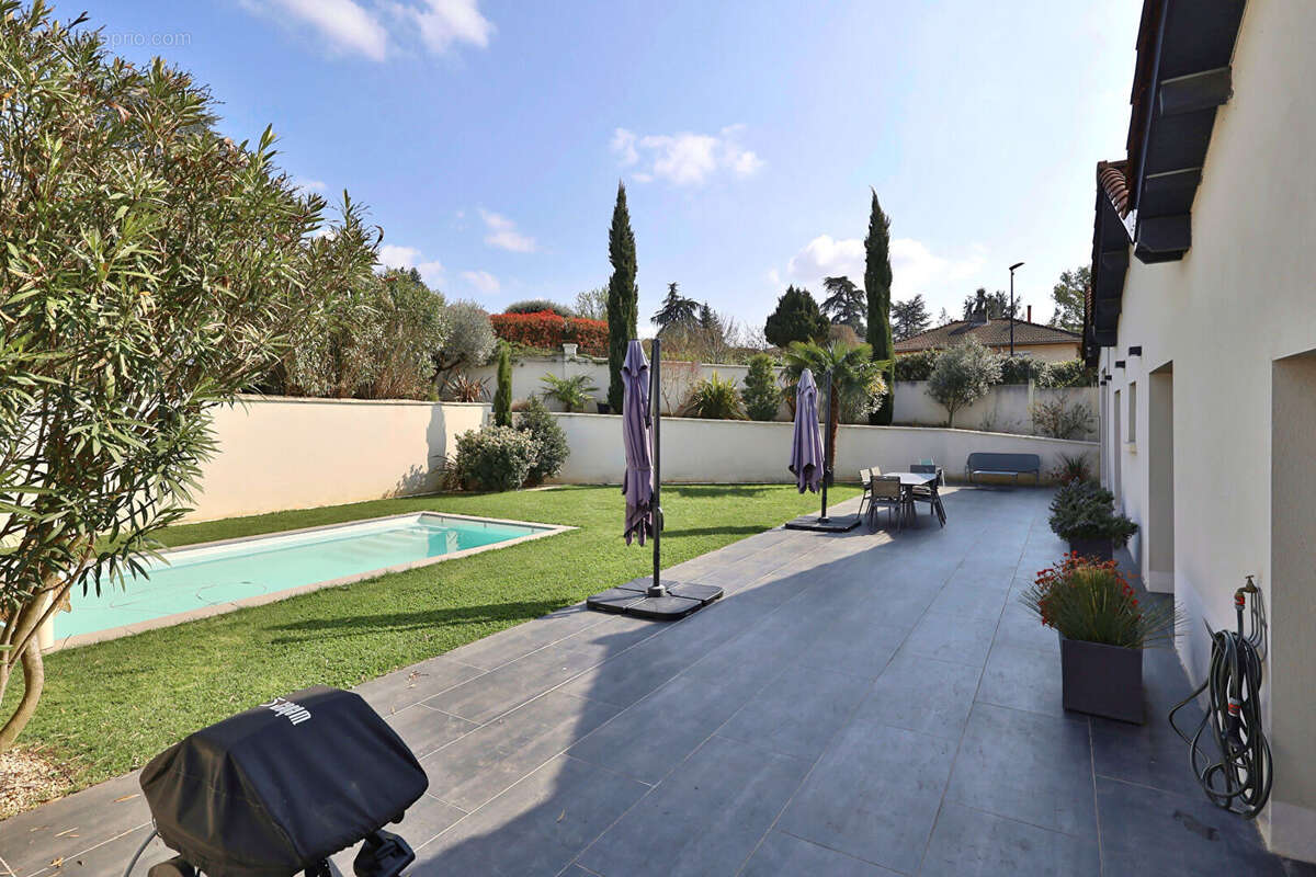 Maison à NEUVILLE-SUR-SAONE