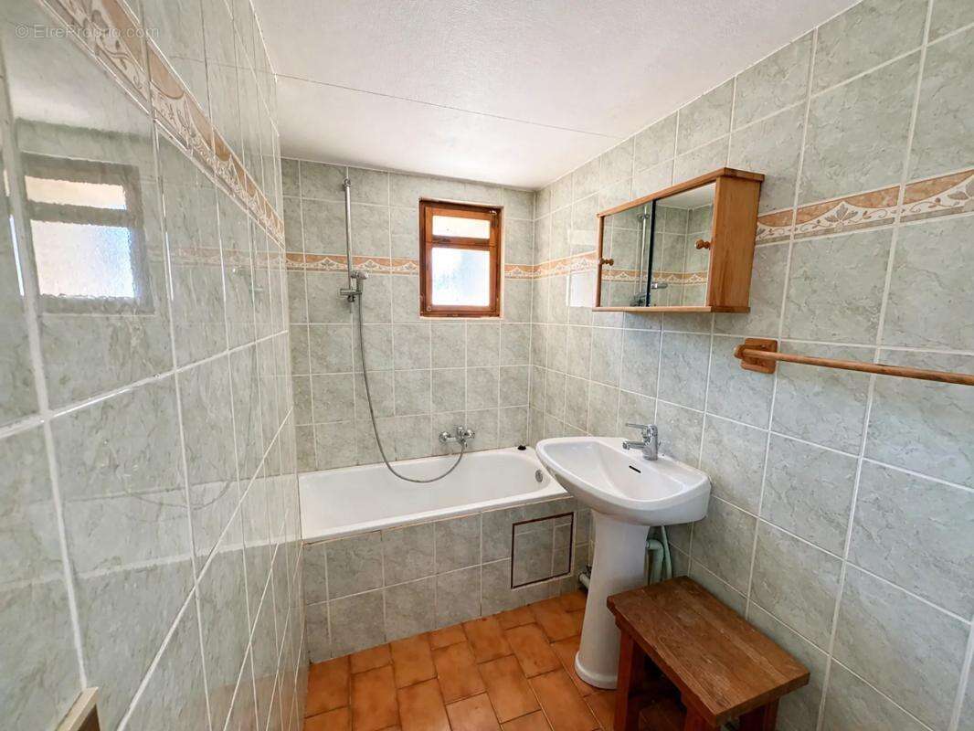 Maison à LES CHAPELLES