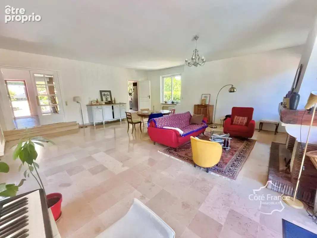 Élégante propriété familiale avec dépendance, terrain, pisci - photo 4