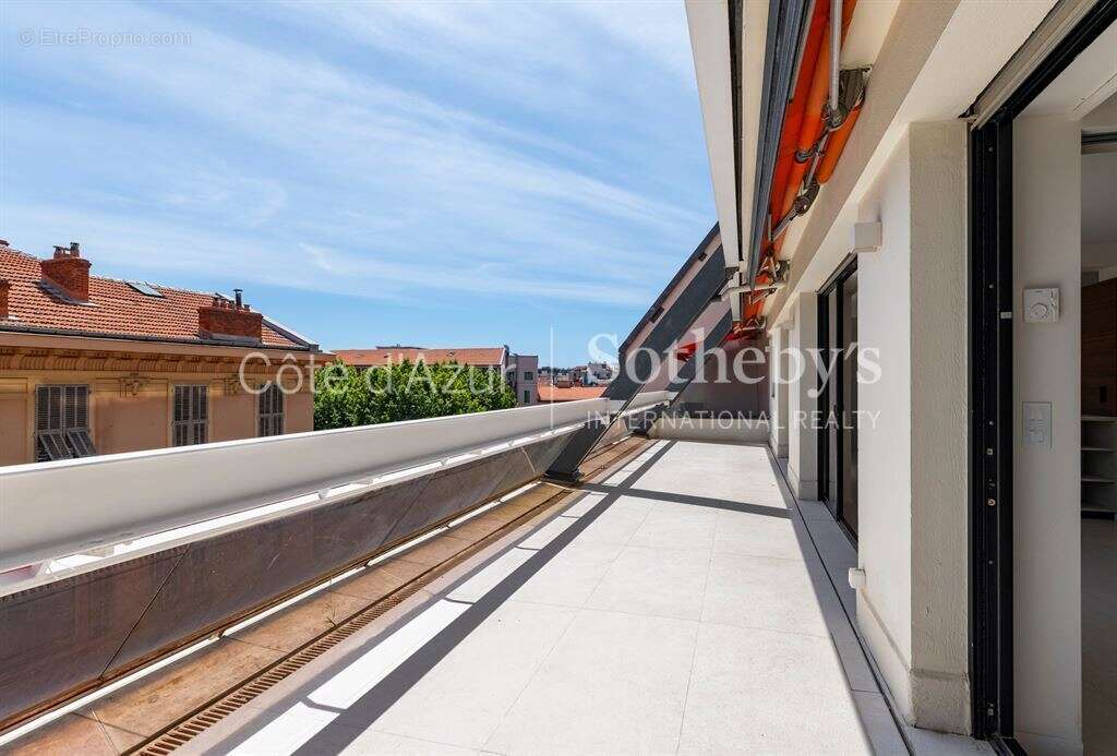 Nice Carré d'or. 3/4 pièces rénové grande terrasse, balcon, vue dégagée - photo 2