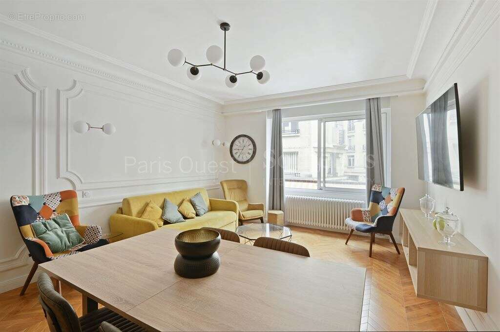 Appartement à PARIS-16E