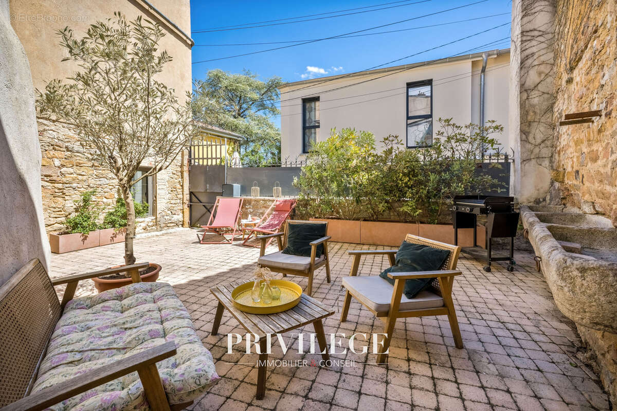 Maison à SAINT-CYR-AU-MONT-D'OR