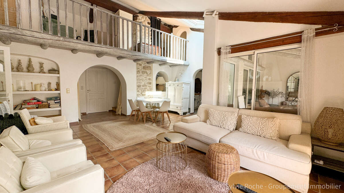 Maison à CADEROUSSE