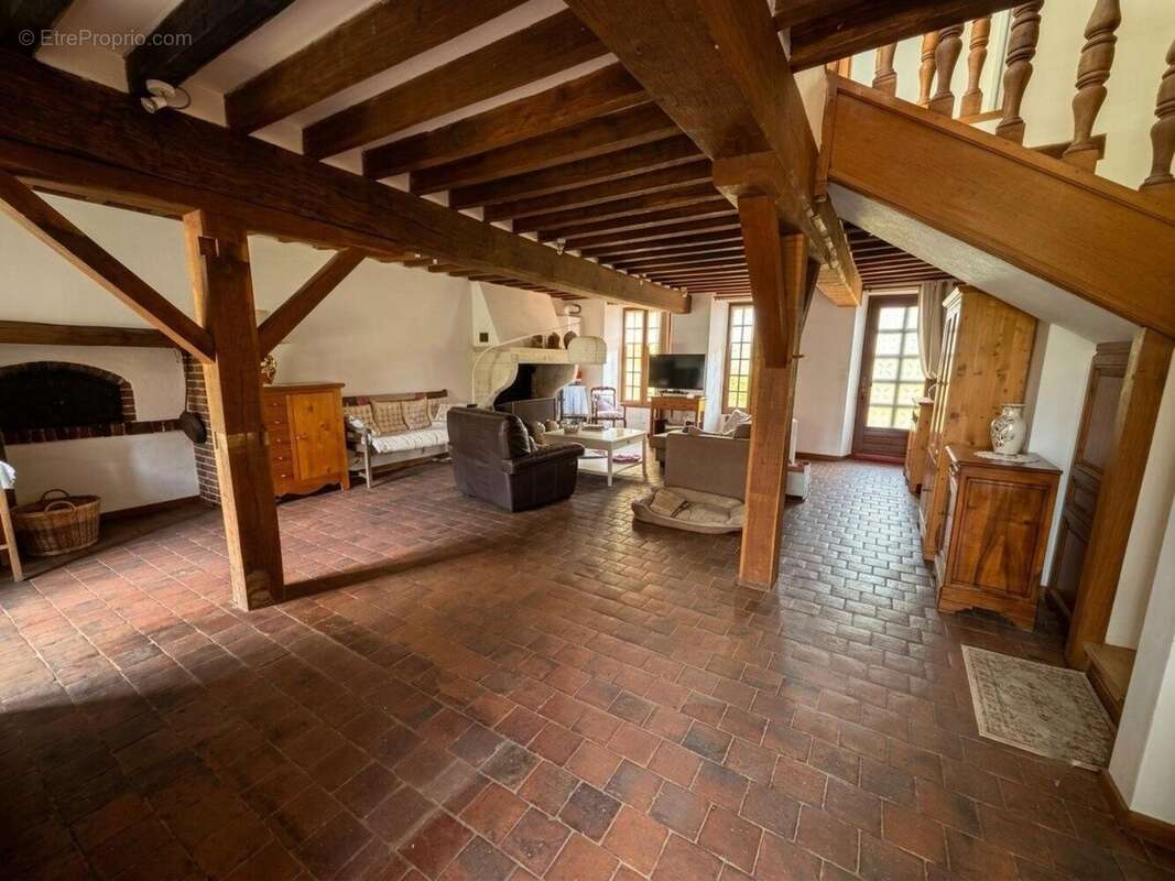 Maison 205 m² à La Ferte-Loupiere  - photo 6