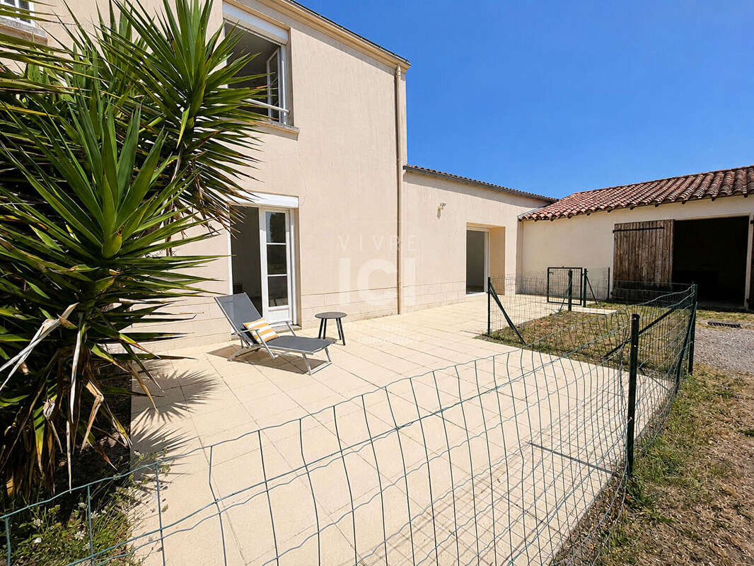 Maison - 4 pièces - 115 m² & Dépendances 200 m² - photo 2