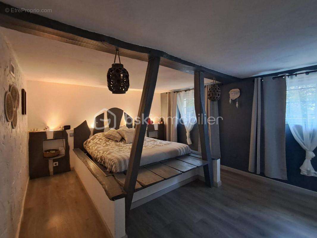 Charmante maison rénovée de 156 m² avec piscine et jardin - photo 8