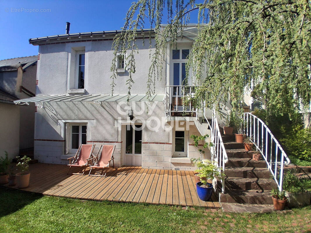 Maison à SAINT-CYR-SUR-LOIRE