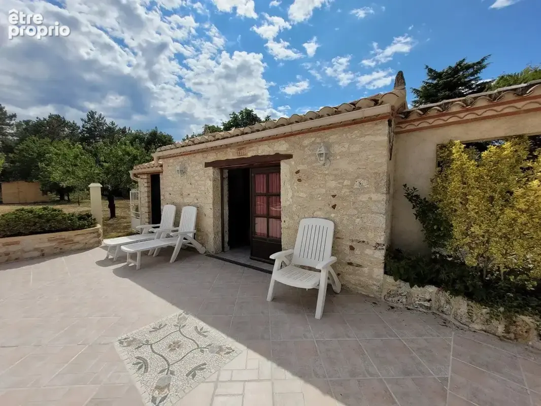 Superbe propriété en pierre avec dépendances, garage, piscine, spa et terrain de 6700 m². - photo 16