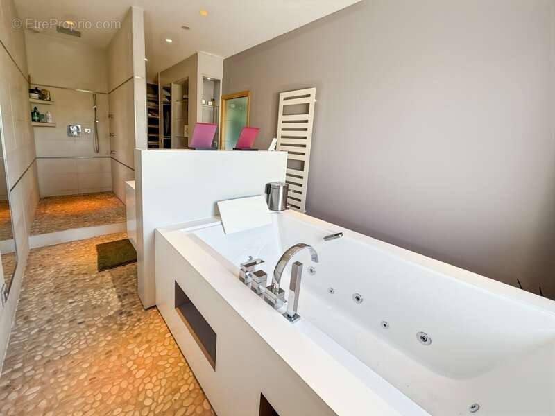 Maison à SAINT-MARTIN-DE-BOSCHERVILLE