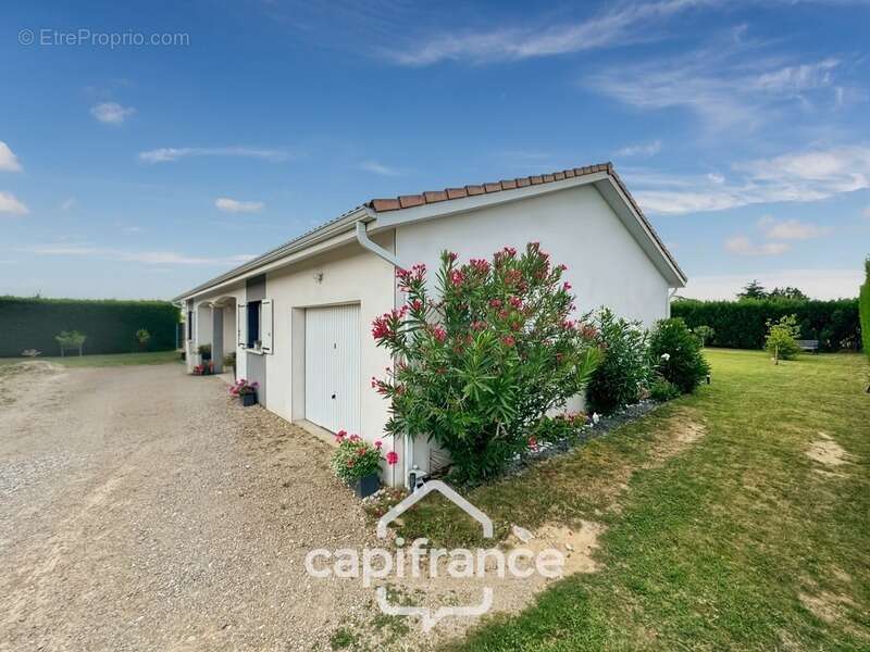 Maison à BOUGE-CHAMBALUD