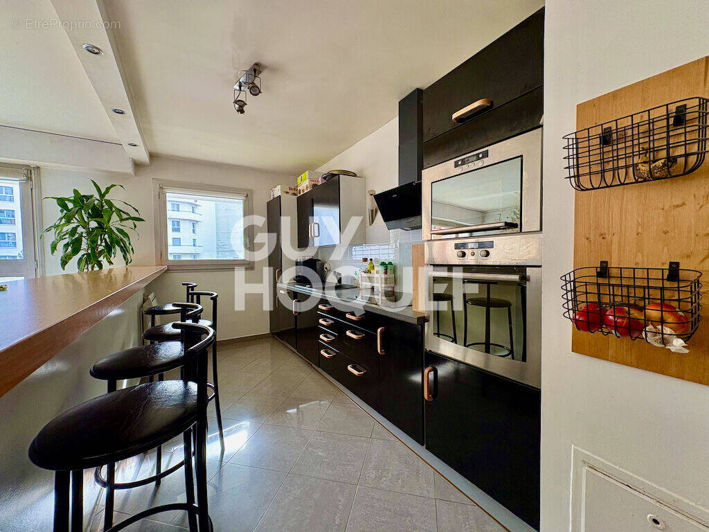 Appartement à COURBEVOIE