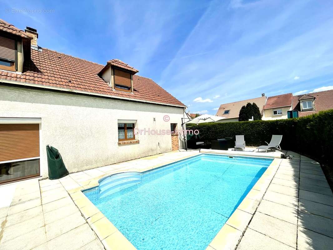Maison à MONTEVRAIN