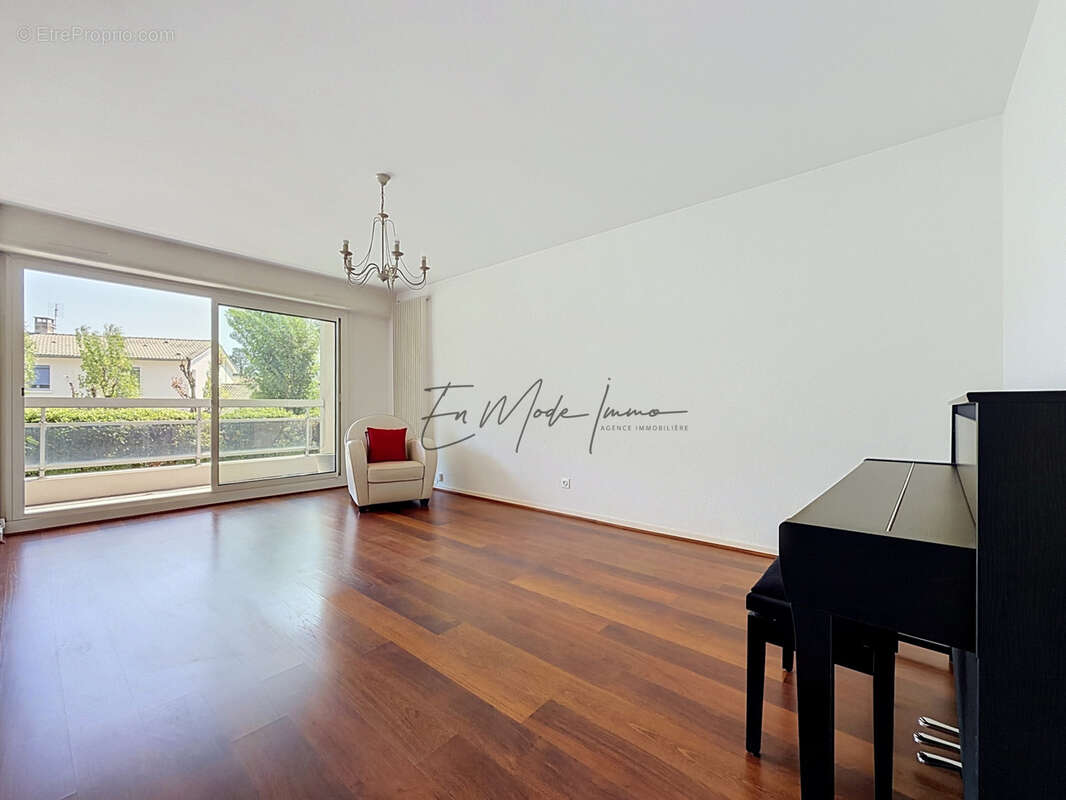 Appartement 3 Pièces de 69,14 m2 avec balcon Sud, parking et cave - photo 6