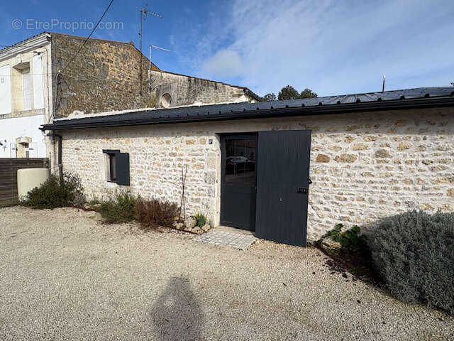 Dependance / garage 37 m2 - parking - vergeroux - photo 6