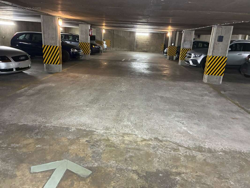 Parking à PARIS-15E