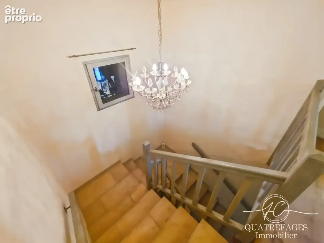 Villa dans un parc arboré exceptionnel avec piscine couverte. - photo 18