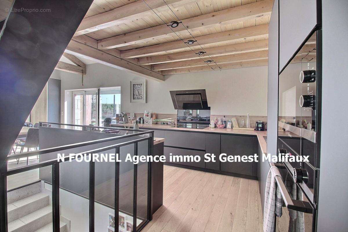 Appartement à SAINT-GENEST-MALIFAUX