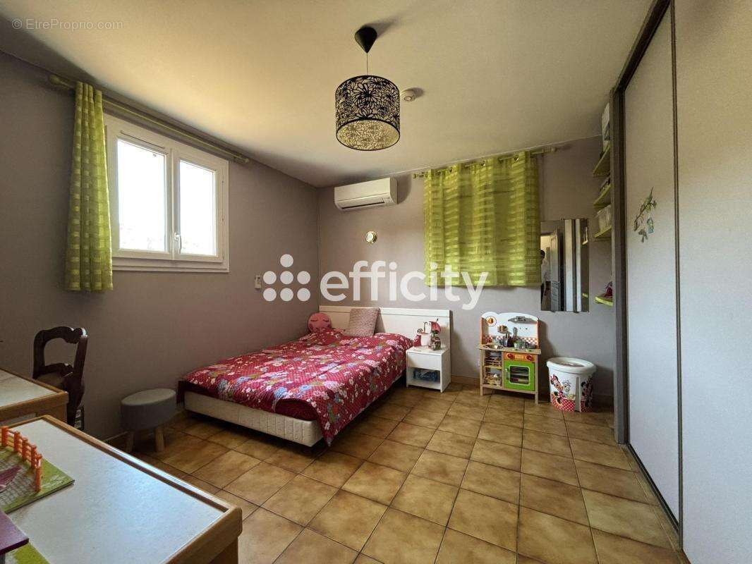 Maison à SIMIANE-COLLONGUE