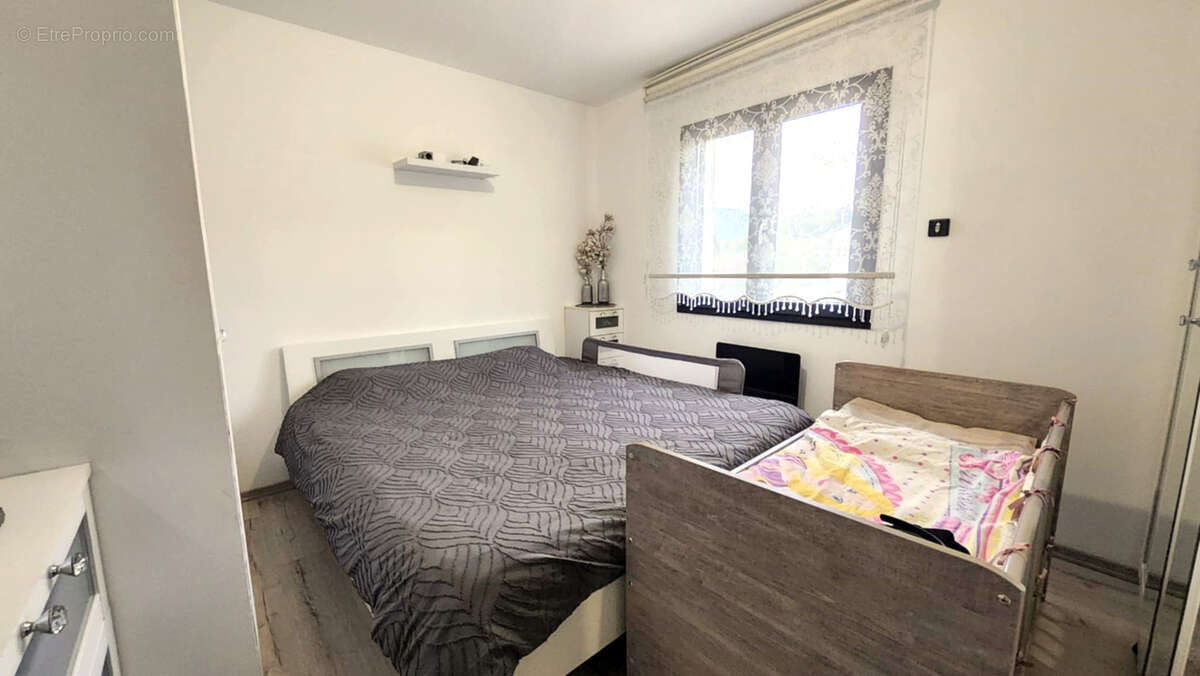 Maison à MONTREAL-LA-CLUSE