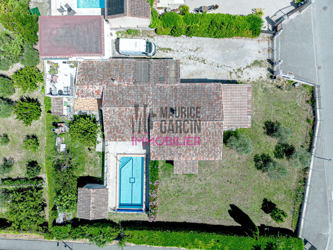 ACHAT VENTE MAISON PLAIN PIED 3 CHAMBRES MOLLEGES ALPILLES PISCINE JARDIN MAURICE GARCIN FLORENE TOLEDO - Maison à MOLLEGES